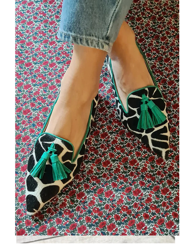 Women's Patterned Pointed Toe Loafers with Decorative Tassel