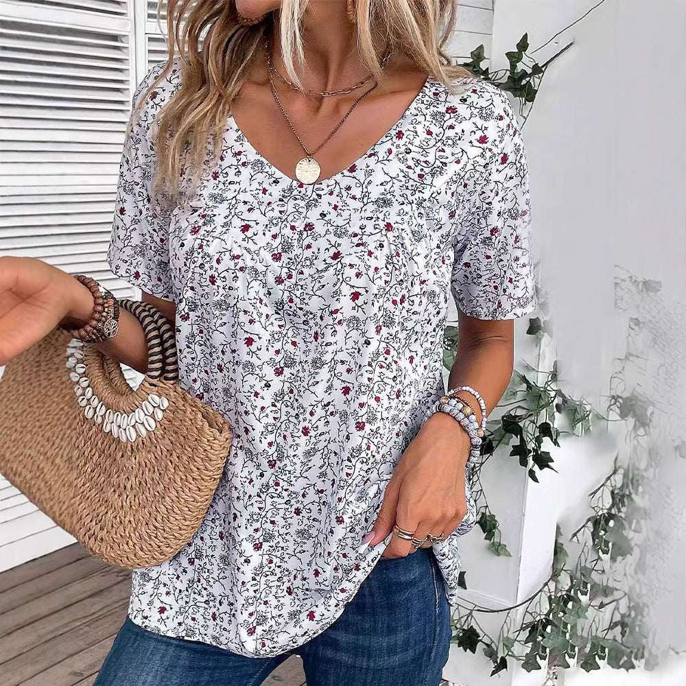 Ladies casual short-sleeve tunic shirt with round neckline, delicate all-over floral print and decorative chest pleats StylebySassy
