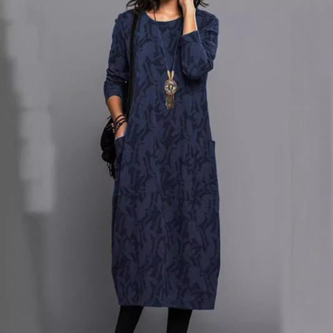 Women's casually cut midi dress made of fine knit with tone-on-tone jacquard, round neckline, and side pockets StylebySassy