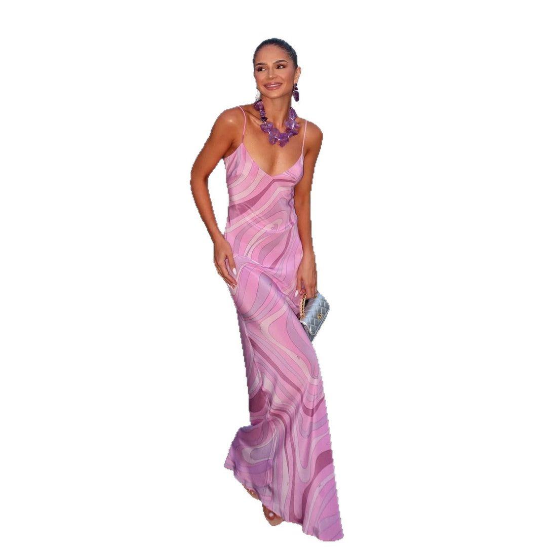 Ladies elegant slip maxi dress with V-neck, delicate spaghetti straps and retro graphic all-over print StylebySassy