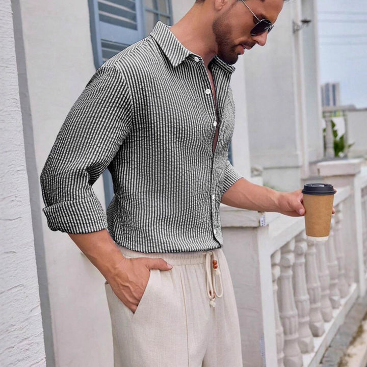 Men's airy seersucker shirt with Kent collar, button placket and rolled-up sleeves StylebySassy