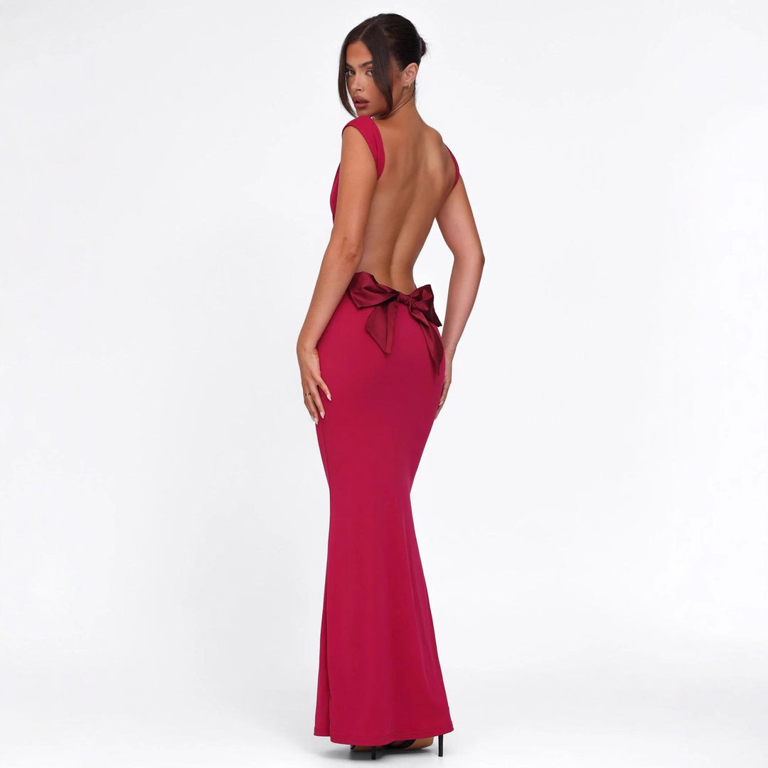 Women's body-hugging evening dress with square neckline and wide straps StylebySassy
