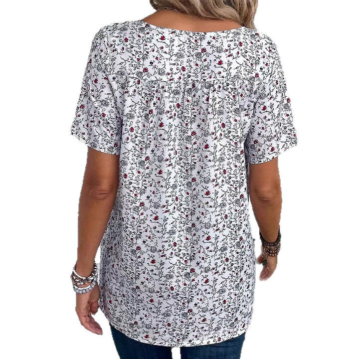 Ladies casual short-sleeve tunic shirt with round neckline, delicate all-over floral print and decorative chest pleats StylebySassy
