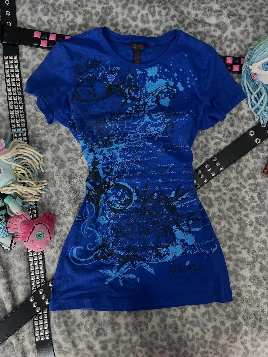 Women Graphic Print T-Shirt with Urban Art Design StylebySassy