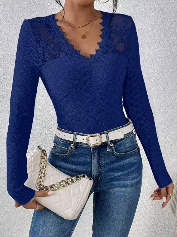 Ladies form-fitting lace long-sleeve shirt with jagged V-neck StylebySassy