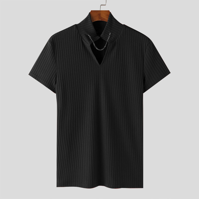 Women's slightly ribbed short-sleeve top with stand-up collar, V-neck and decorative chain StylebySassy
