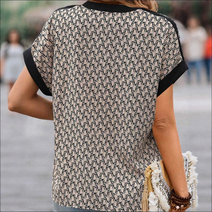 Ladies' light casual blouse in crepe look with V-neck and contrast piping StylebySassy