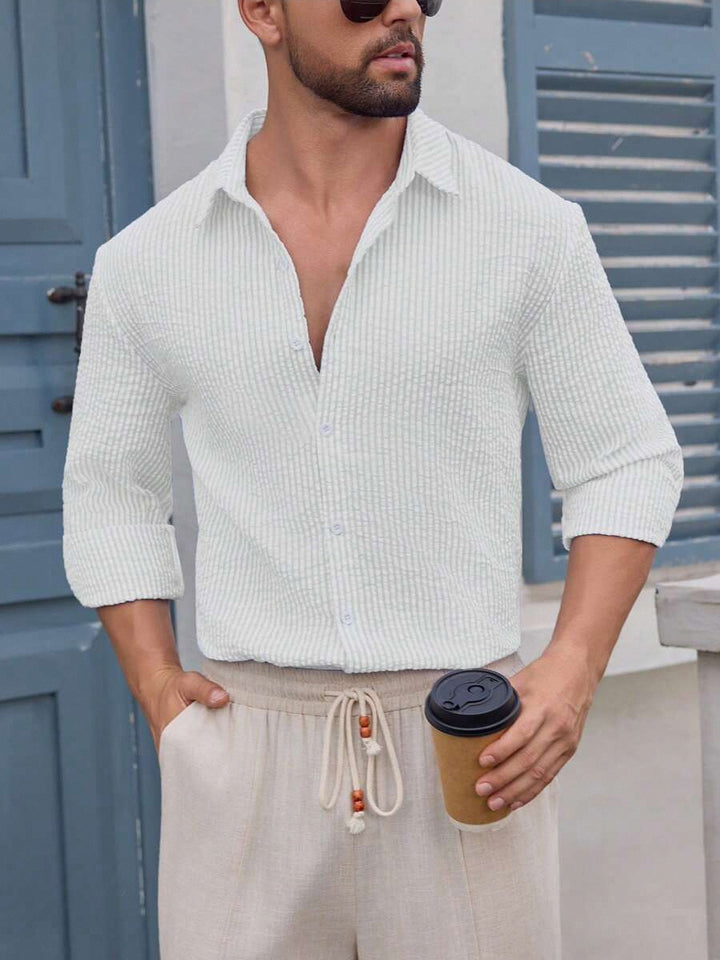 Men's airy seersucker shirt with Kent collar, button placket and rolled-up sleeves StylebySassy