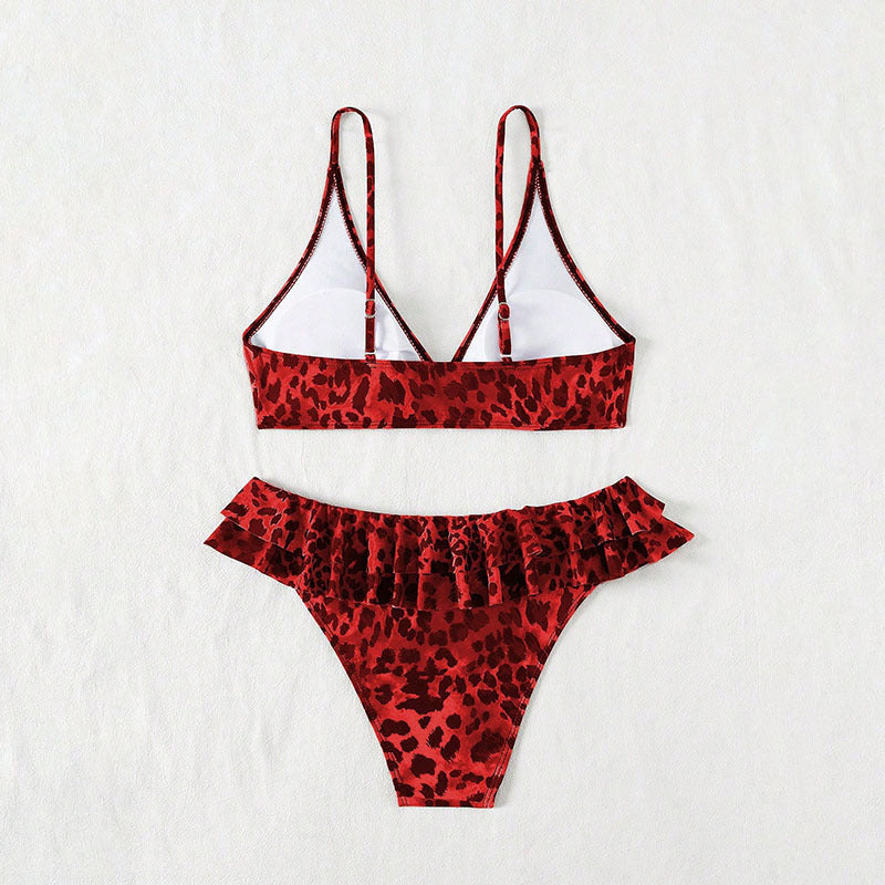 Ladies bikini set with voluminous ruffle details and elegant ring round