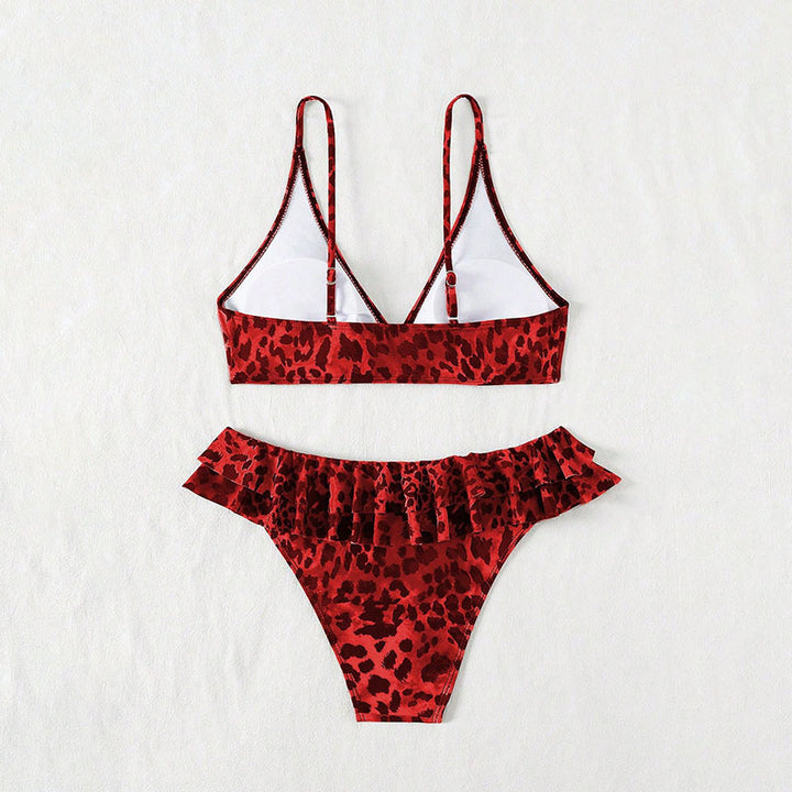 Ladies bikini set with voluminous ruffle details and elegant ring round
