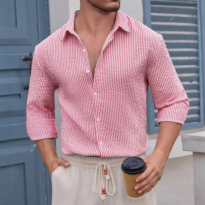 Men's airy seersucker shirt with Kent collar, button placket and rolled-up sleeves StylebySassy