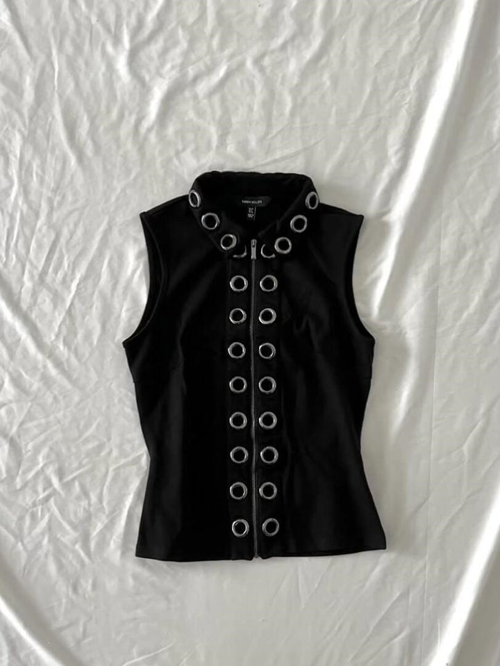 Ladies fashionable short-sleeve top with contrast eyelets StylebySassy