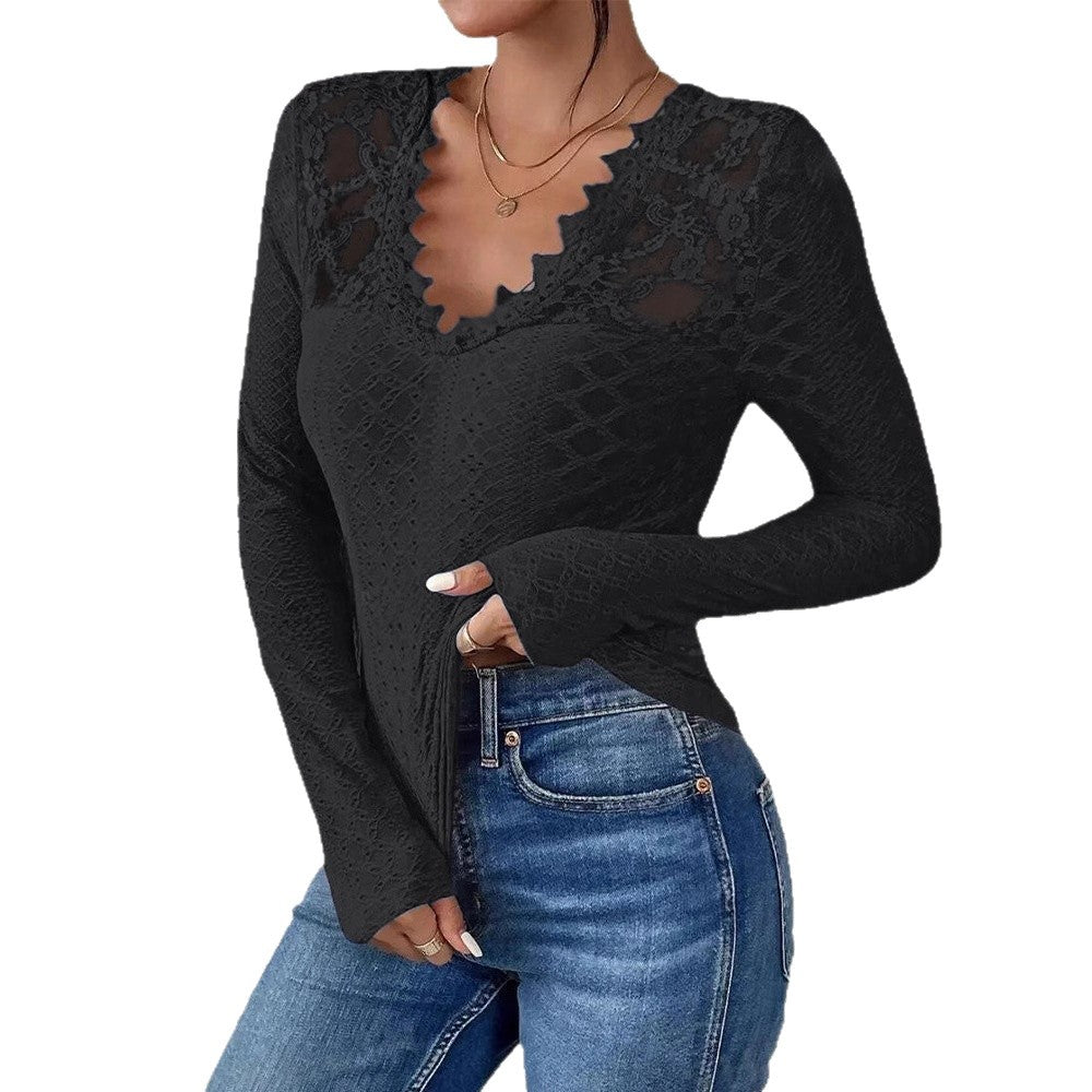 Ladies form-fitting lace long-sleeve shirt with jagged V-neck StylebySassy