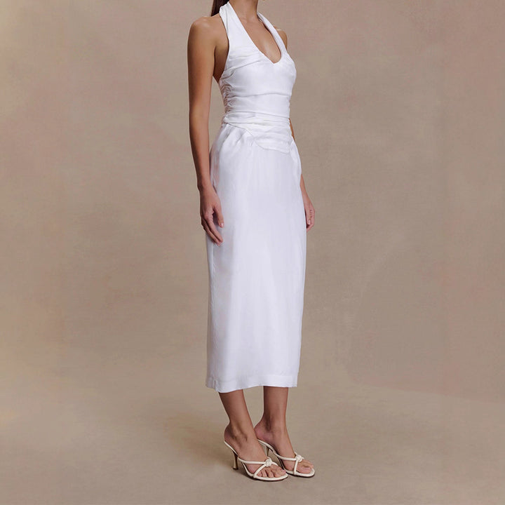 Women's elegant and figure-hugging midi dress with halter neckline StylebySassy
