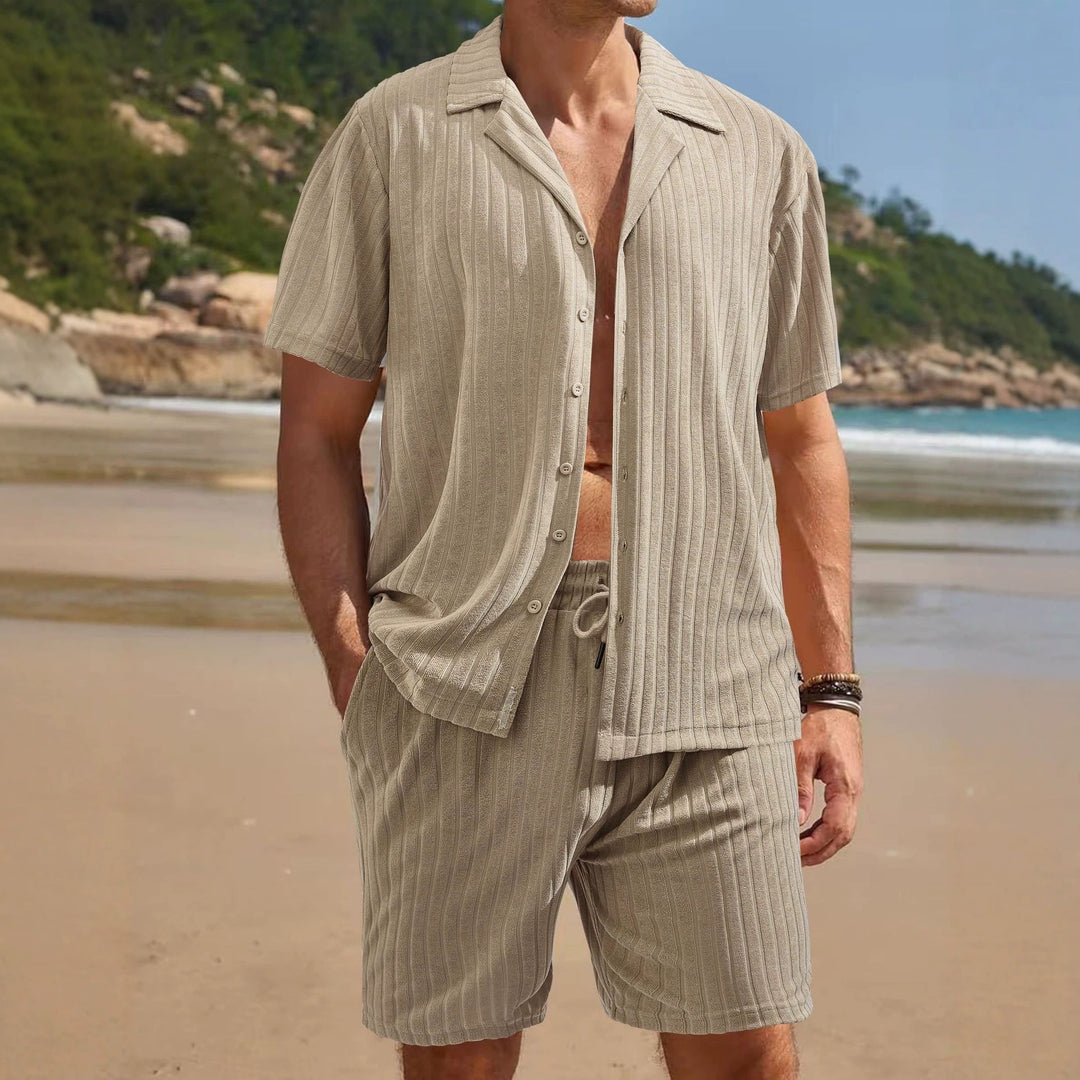 Men's fine ribbed short-sleeve knitted shirt with notch collar and full-button placket StylebySassy