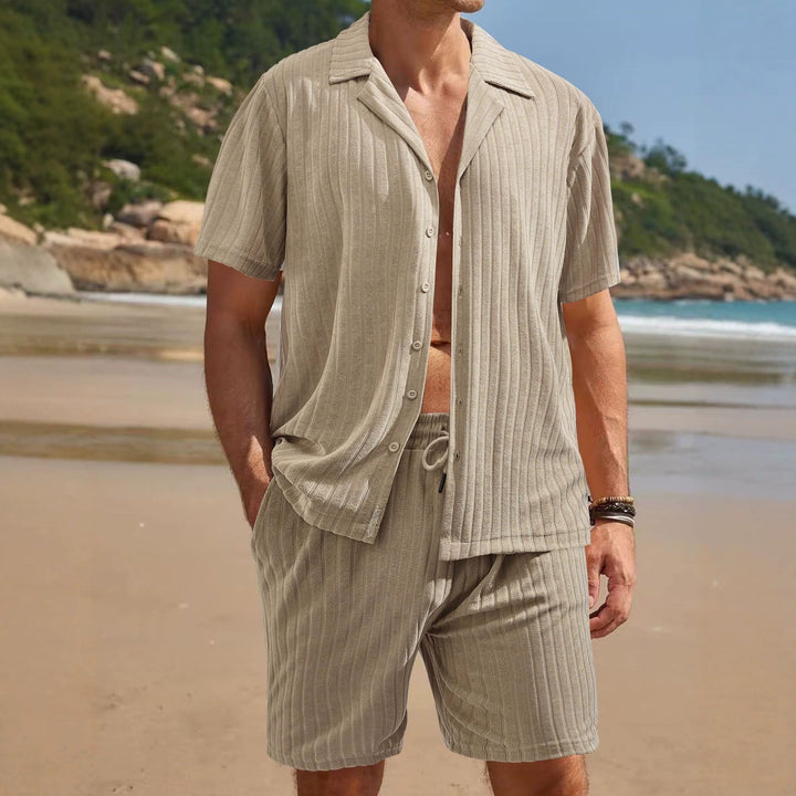 Men's fine ribbed short-sleeve knitted shirt with notch collar and full-button placket StylebySassy