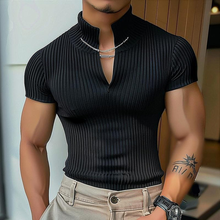 Women's slightly ribbed short-sleeve top with stand-up collar, V-neck and decorative chain StylebySassy