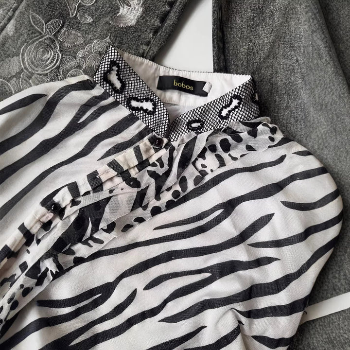 Ladies fashionable T-shirt with animal pattern and decorative collar StylebySassy