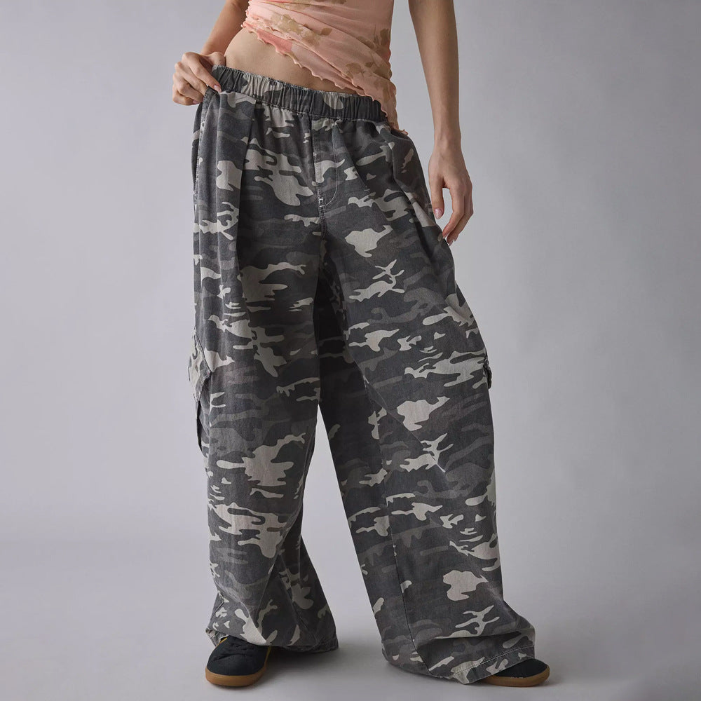 Women's wide cargo pants with elastic waistband and applied flap pockets StylebySassy