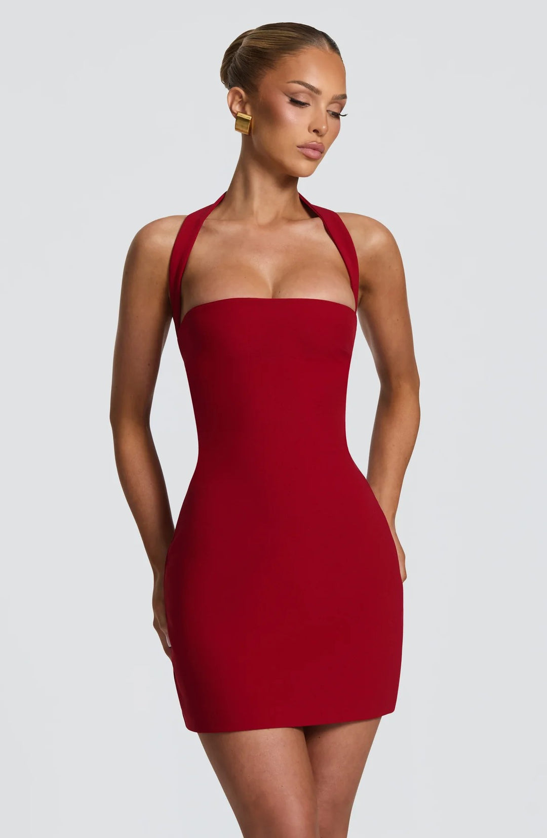 Women's elegant halter dress with fitted silhouette StylebySassy
