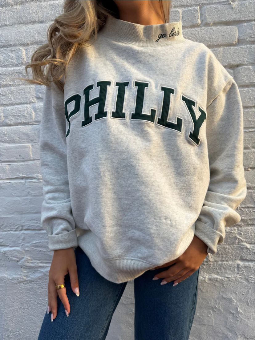 Women's oversized college sweatshirt with high stand-up collar and sewn-on lettering StylebySassy