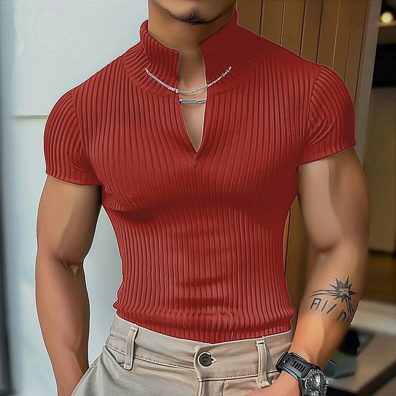 Women's slightly ribbed short-sleeve top with stand-up collar, V-neck and decorative chain StylebySassy