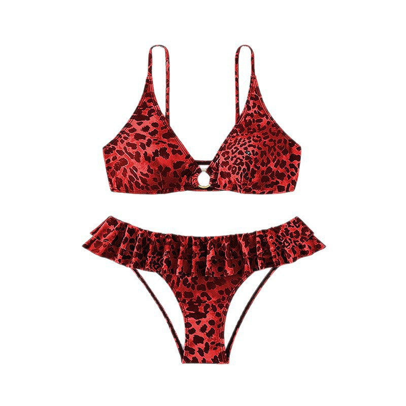Ladies bikini set with voluminous ruffle details and elegant ring round