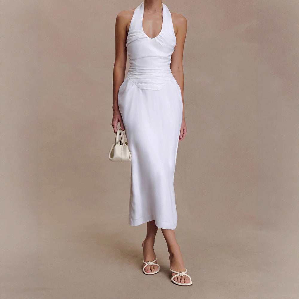 Women's elegant and figure-hugging midi dress with halter neckline StylebySassy