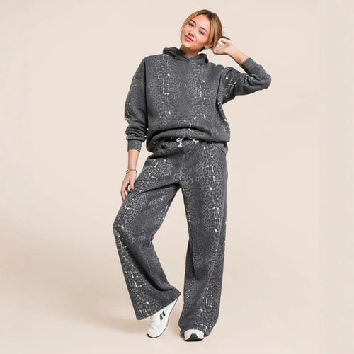 Women's two-piece leisure set with oversized hoodie and loose comfort pants made of brushed sweat with animal print StylebySassy