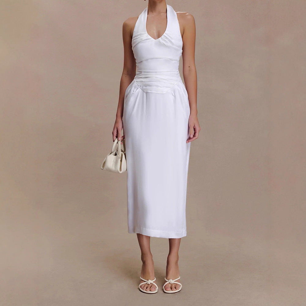 Women's elegant and figure-hugging midi dress with halter neckline StylebySassy