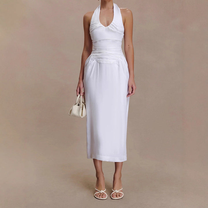 Women's elegant and figure-hugging midi dress with halter neckline StylebySassy