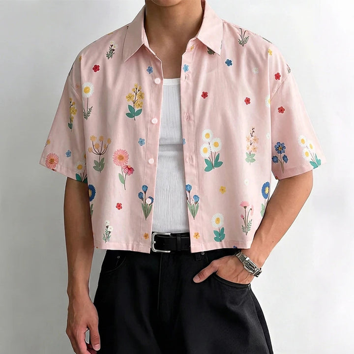 Women's loosely cut short sleeve shirt blouse with floral all-over print, shirt collar and short hem StylebySassy