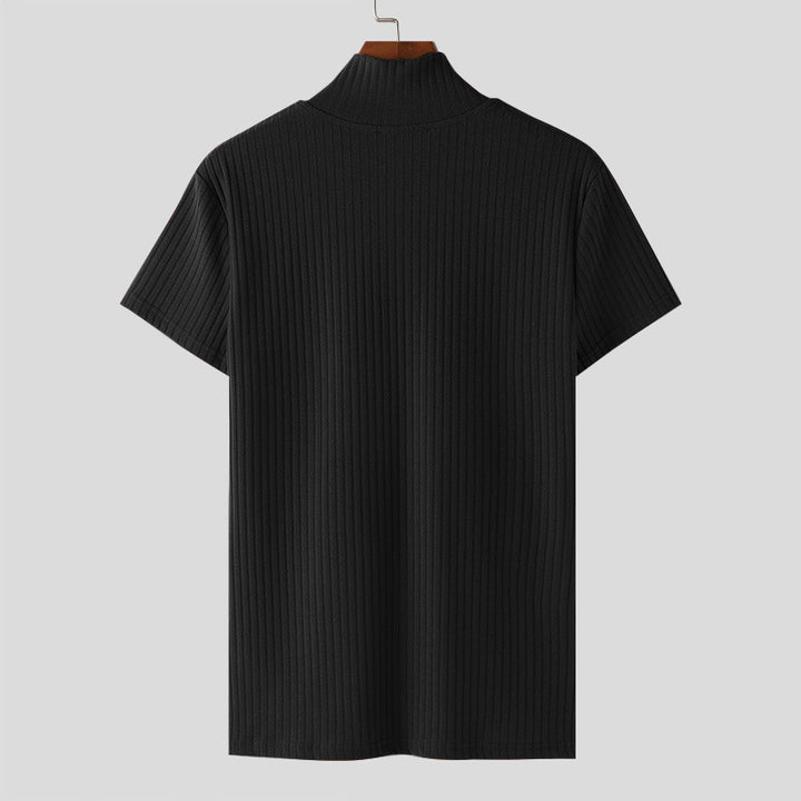Women's slightly ribbed short-sleeve top with stand-up collar, V-neck and decorative chain StylebySassy