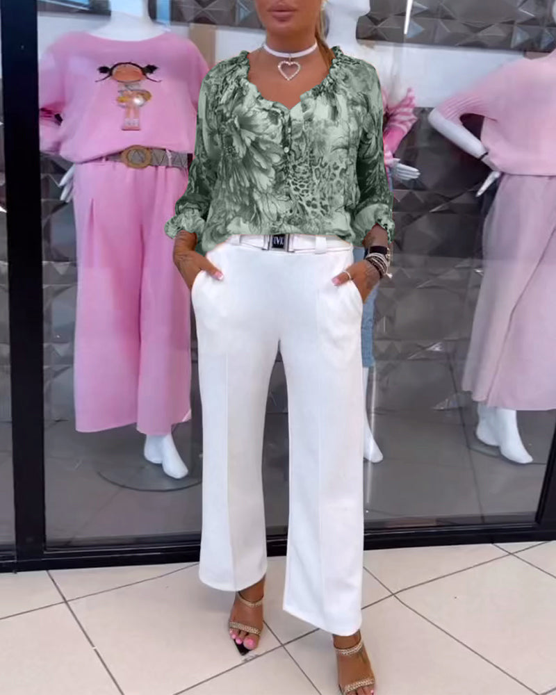 Women's blouse in silk look with floral-animal print, V-neck, gathering and cuffed sleeves StylebySassy