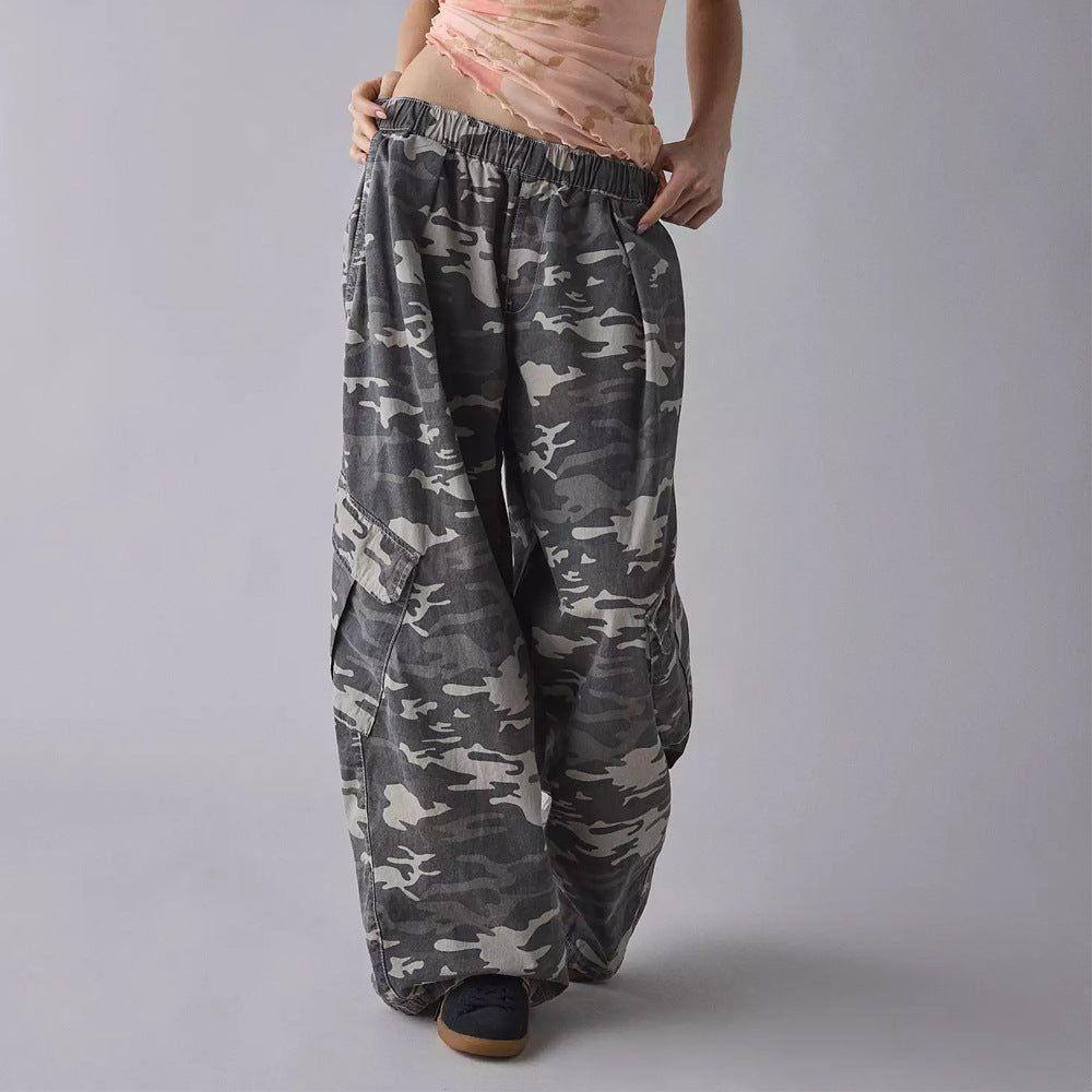 Women's wide cargo pants with elastic waistband and applied flap pockets StylebySassy