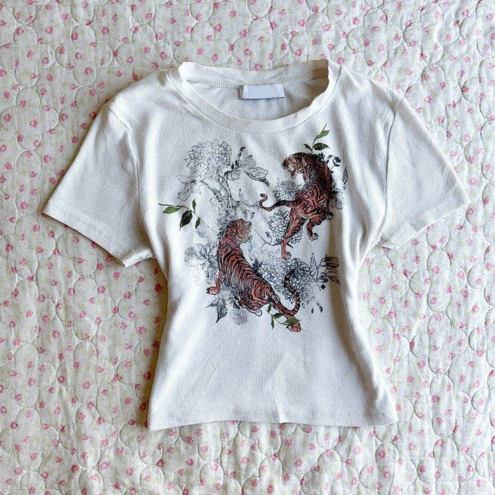 Women's T-Shirt with Creative Tiger Design StylebySassy