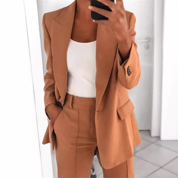 Women's Two-Piece Suit with Button-Front Blazer