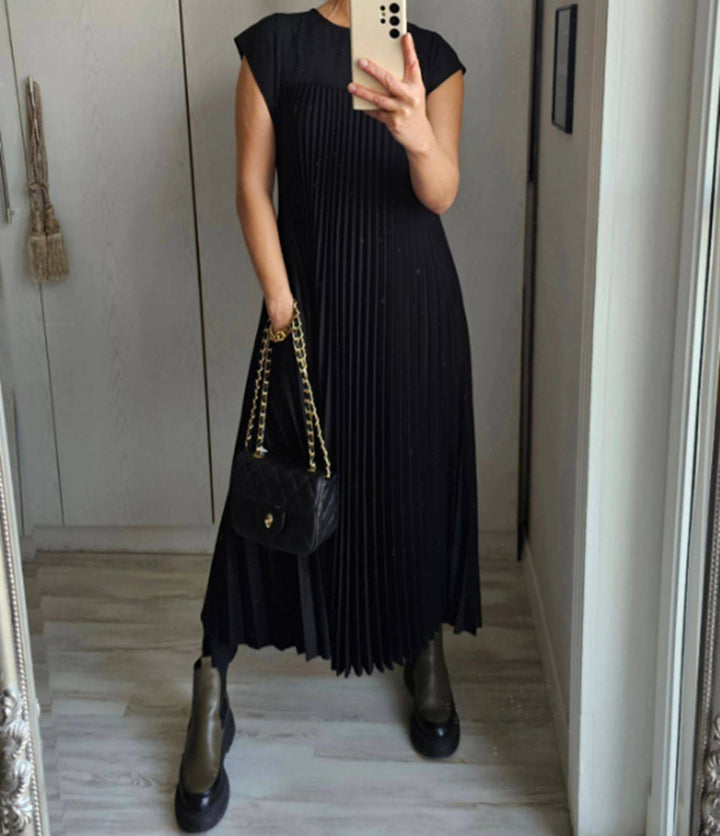 Women's flowing pleated maxi dress with dropped shoulders and side pockets StylebySassy