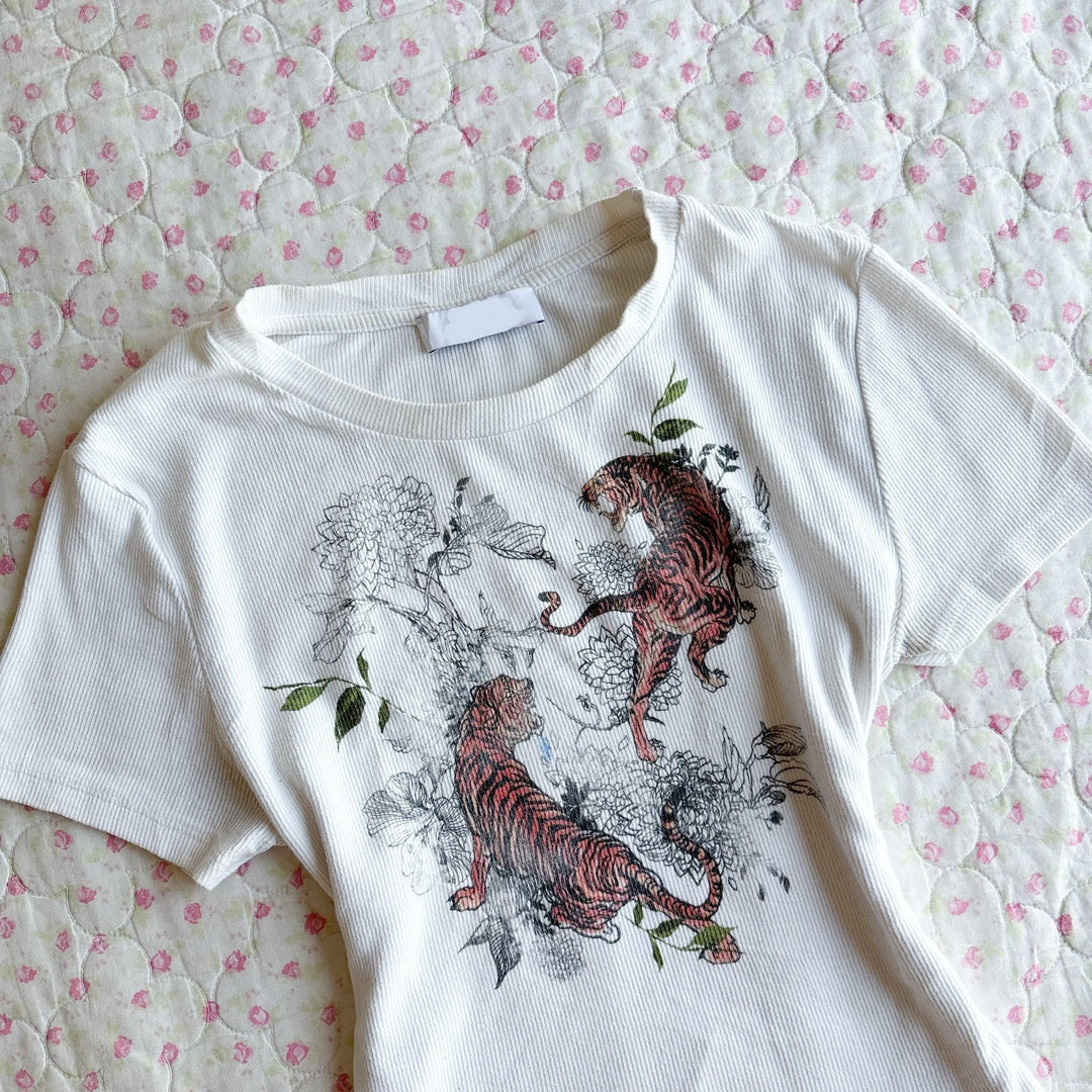 Women's T-Shirt with Creative Tiger Design StylebySassy