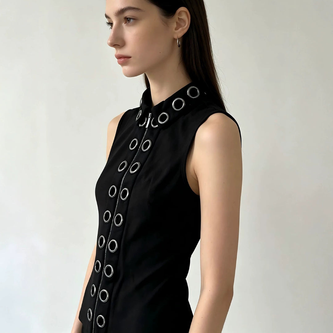 Ladies fashionable short-sleeve top with contrast eyelets StylebySassy