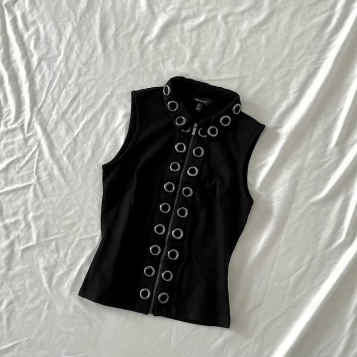 Ladies fashionable short-sleeve top with contrast eyelets StylebySassy