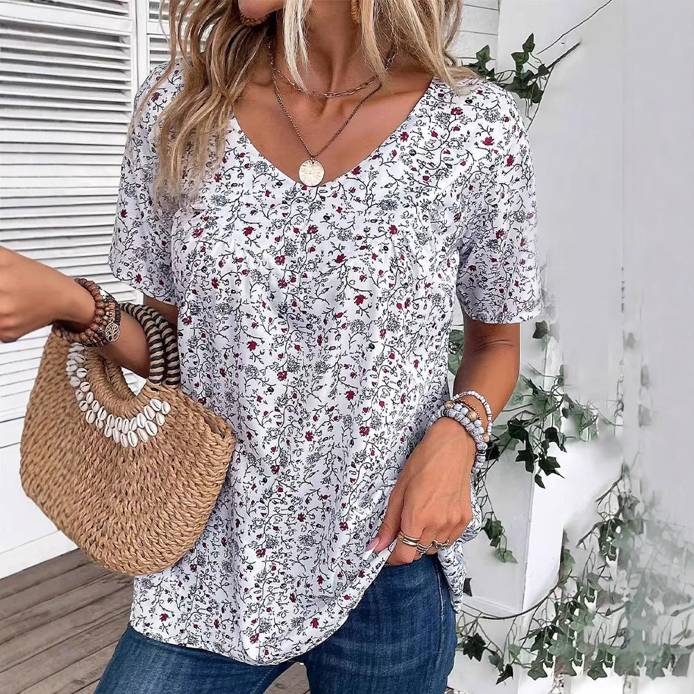 Ladies casual short-sleeve tunic shirt with round neckline, delicate all-over floral print and decorative chest pleats StylebySassy