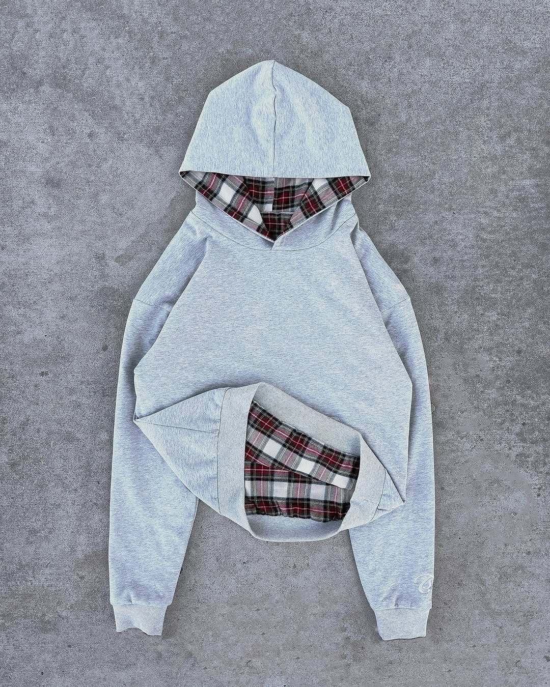 Ladies short-cut hoodie with checkered flannel lining and kangaroo pocket StylebySassy