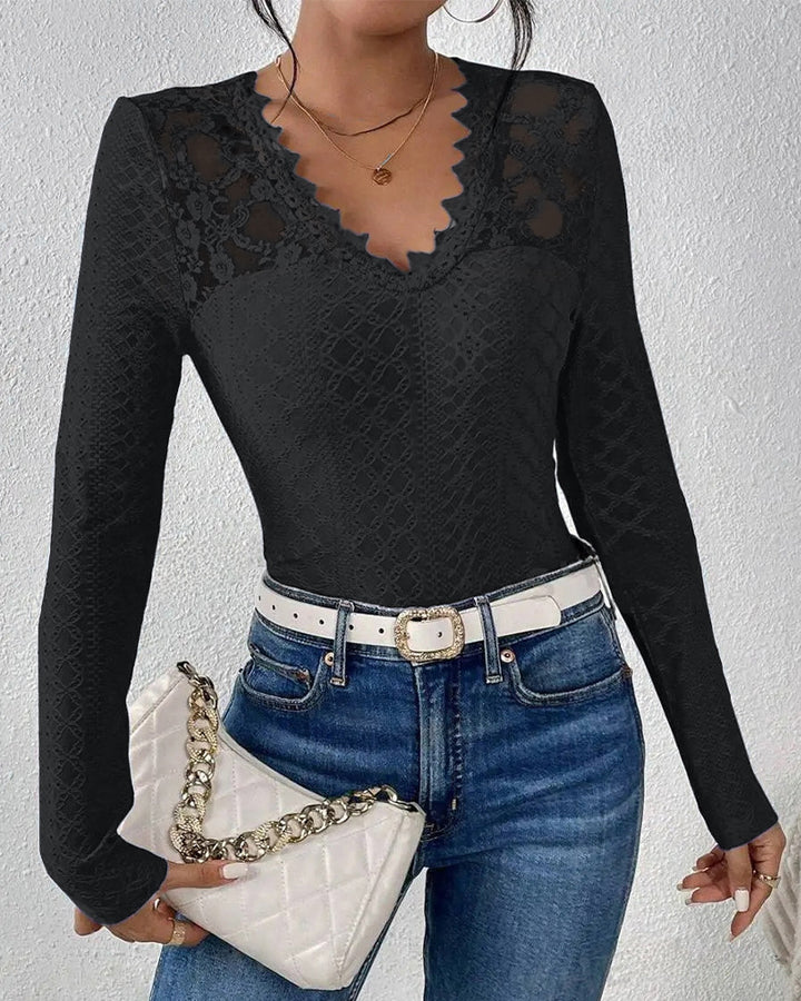 Ladies form-fitting lace long-sleeve shirt with jagged V-neck StylebySassy