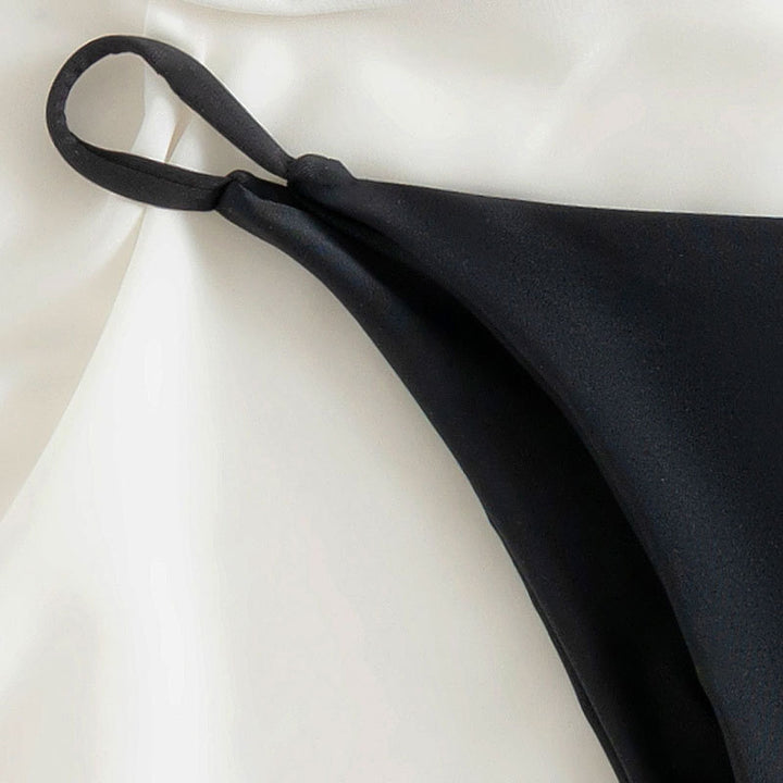 Women's bikini bottoms with elegant cut and adjustable sides
