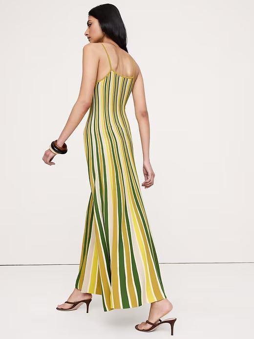 Ladies' elegant maxi dress in slip style with spaghetti straps, fitted cut and wide hem StylebySassy