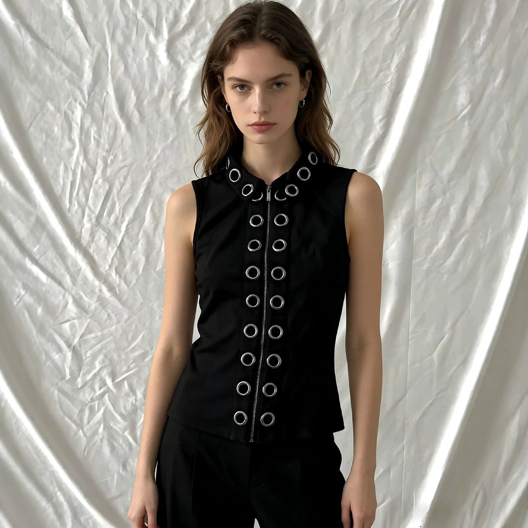 Ladies fashionable short-sleeve top with contrast eyelets StylebySassy