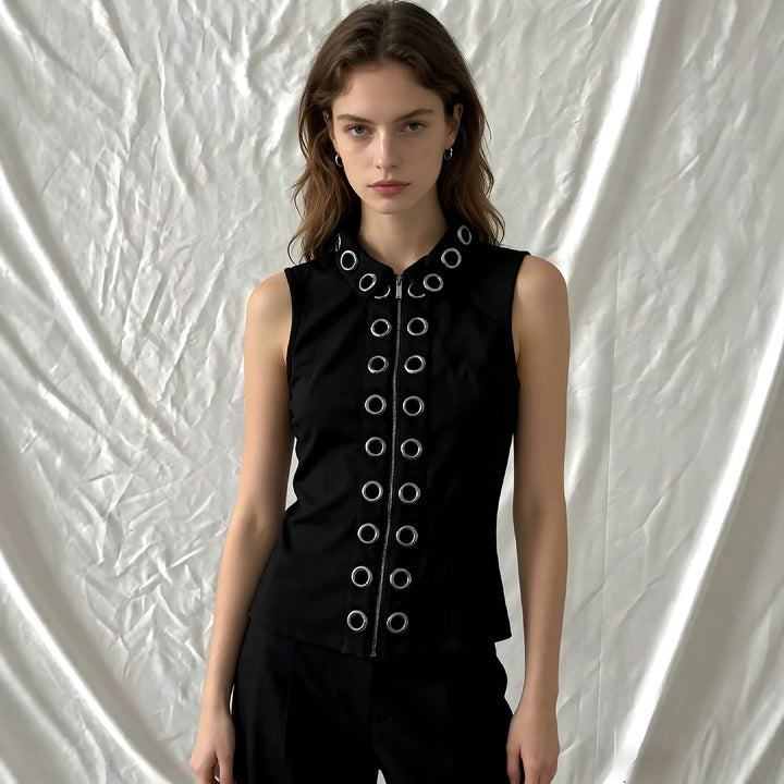 Ladies fashionable short-sleeve top with contrast eyelets StylebySassy