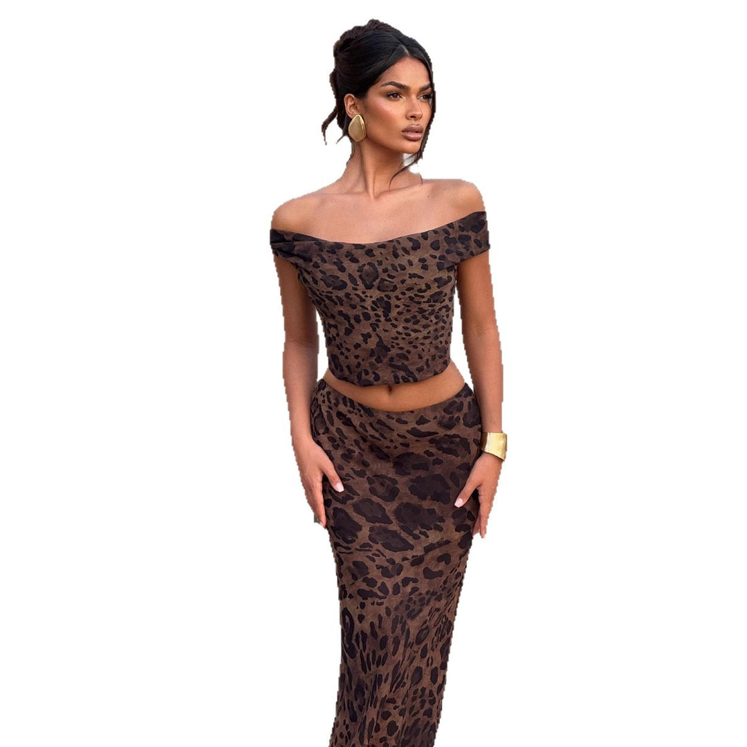 Women's Elegant Set of Crop Top and Maxi Skirt with Leopard Print StylebySassy