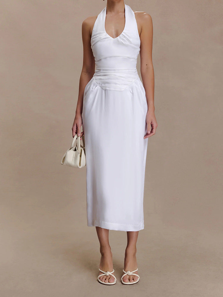 Women's elegant and figure-hugging midi dress with halter neckline StylebySassy